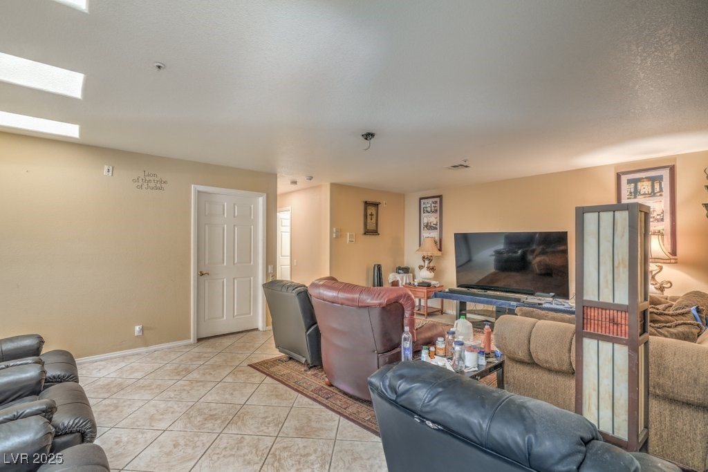 6328 Kell Lane