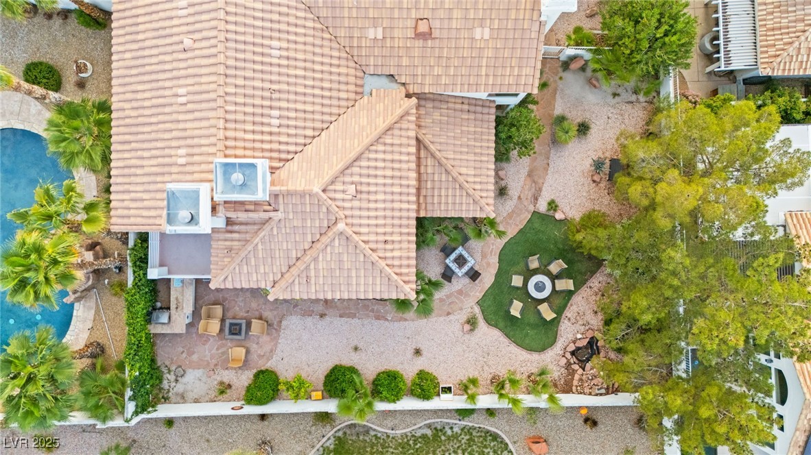 8117 Horizon Lake Drive