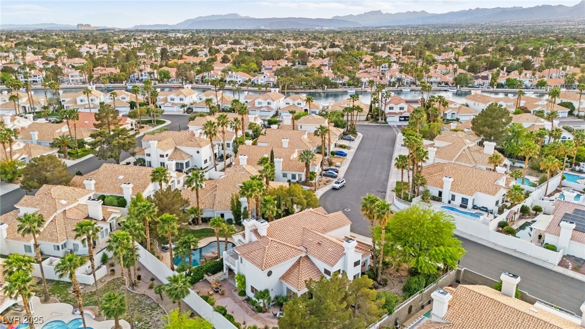 8117 Horizon Lake Drive
