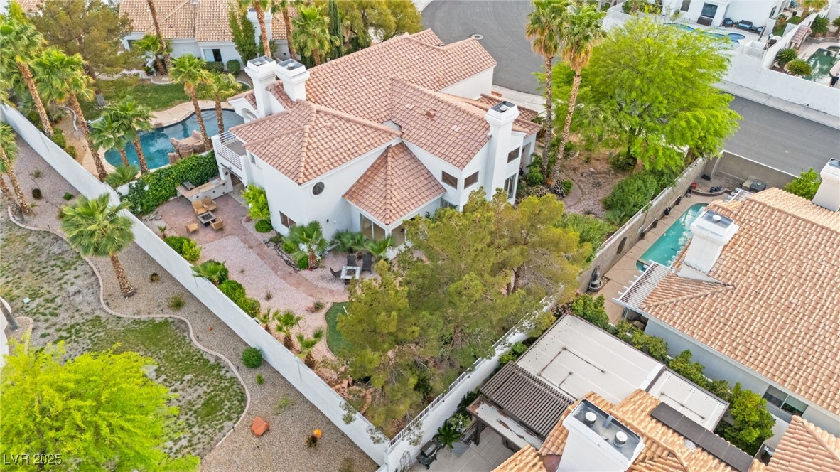 8117 Horizon Lake Drive