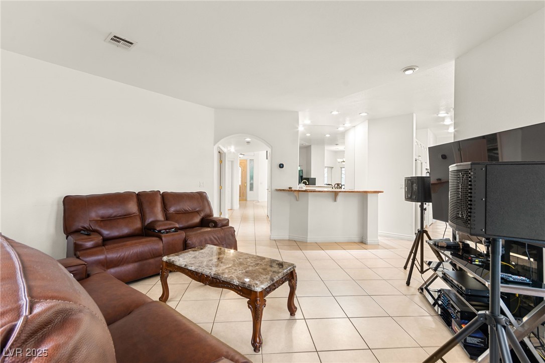 8117 Horizon Lake Drive