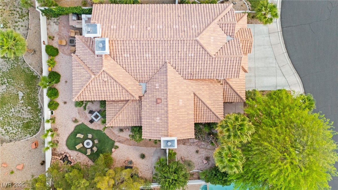 8117 Horizon Lake Drive