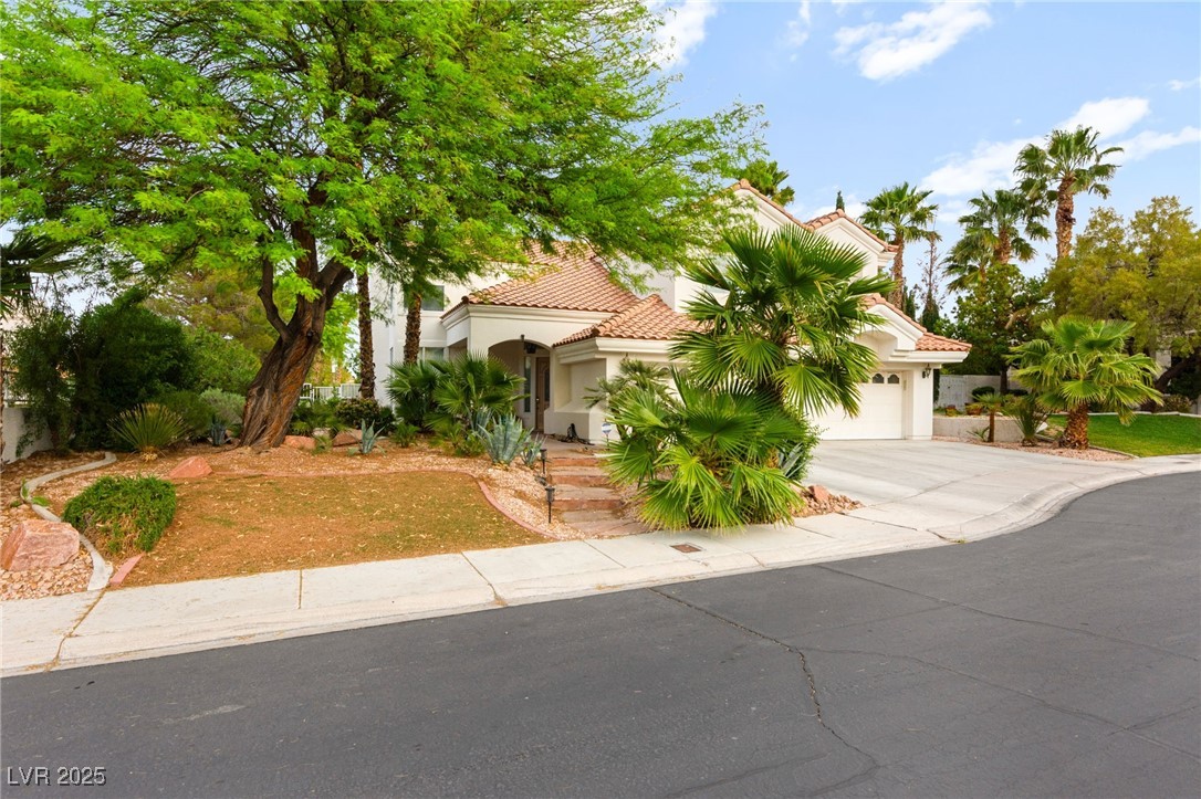 8117 Horizon Lake Drive