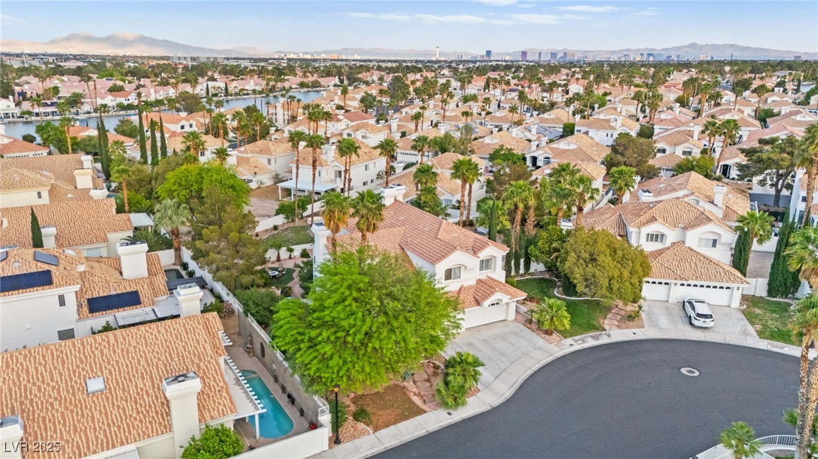 8117 Horizon Lake Drive