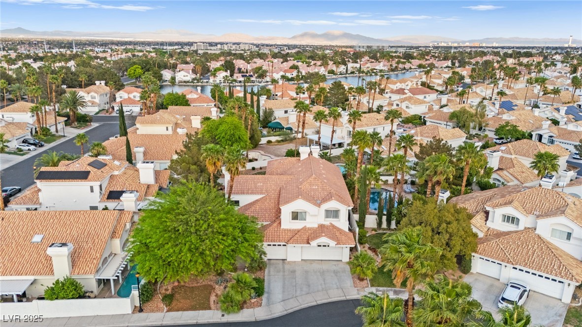 8117 Horizon Lake Drive
