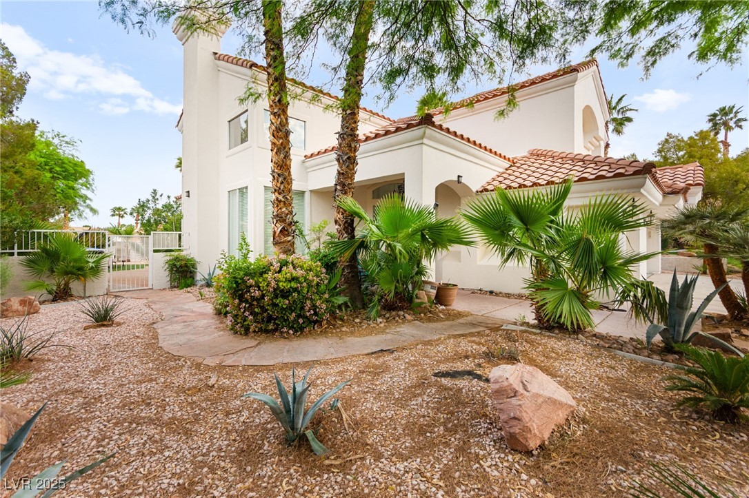 8117 Horizon Lake Drive
