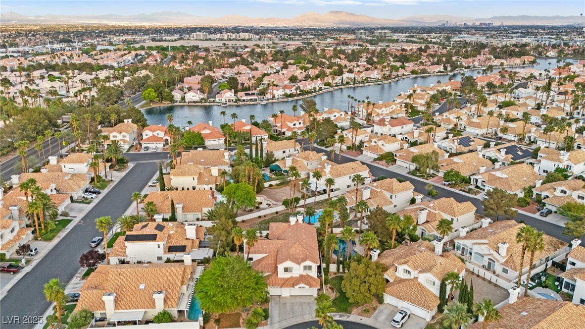 8117 Horizon Lake Drive