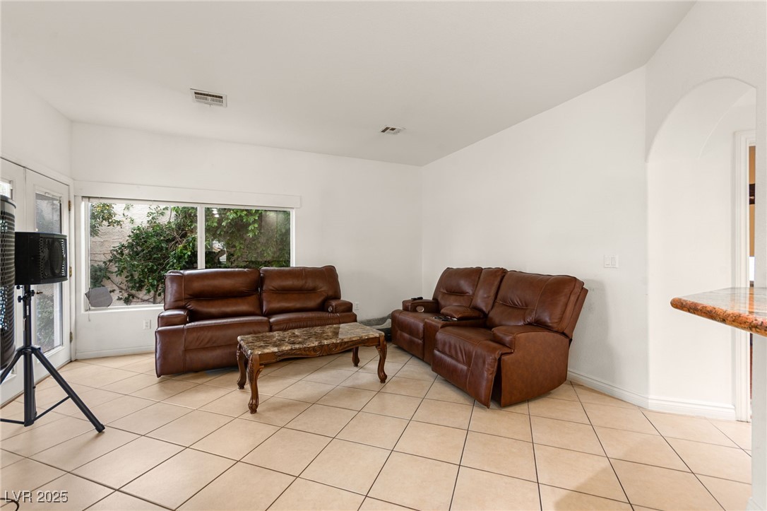 8117 Horizon Lake Drive