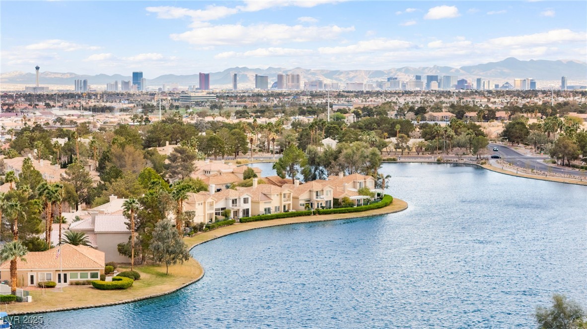 8117 Horizon Lake Drive