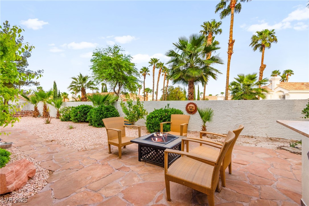 8117 Horizon Lake Drive