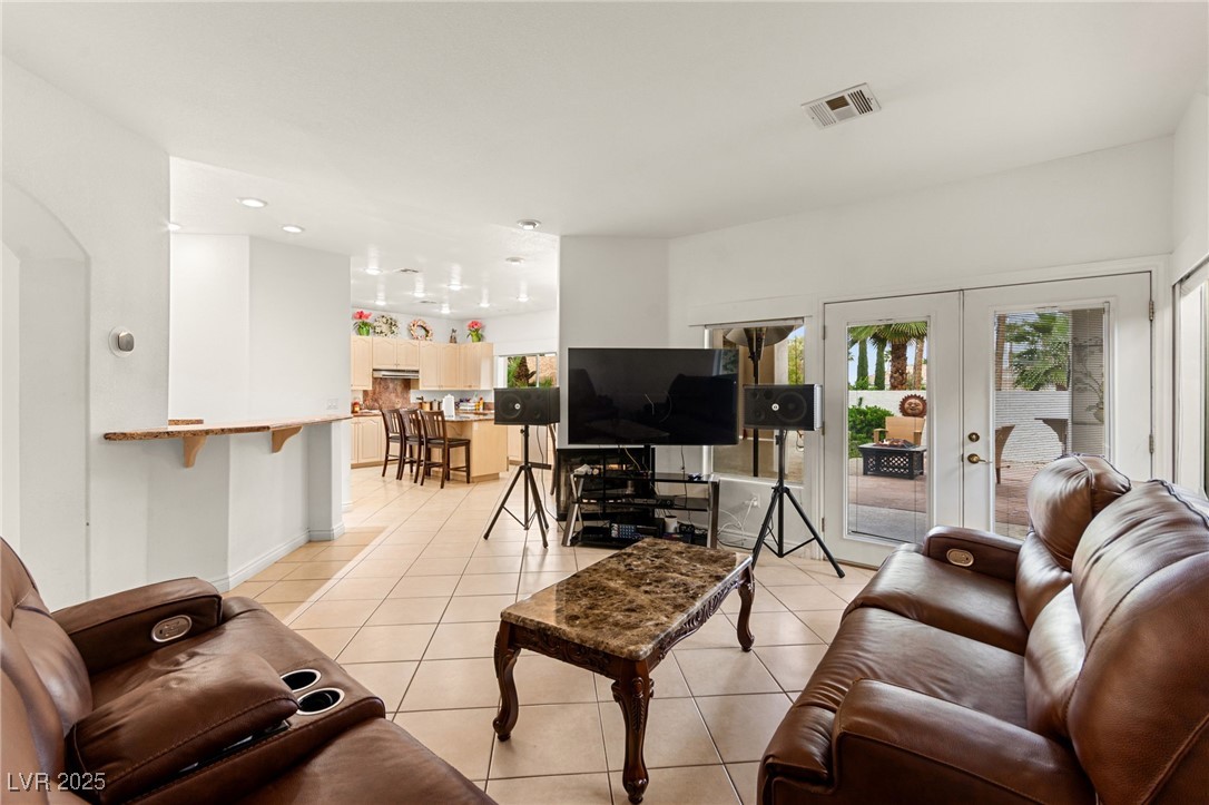 8117 Horizon Lake Drive