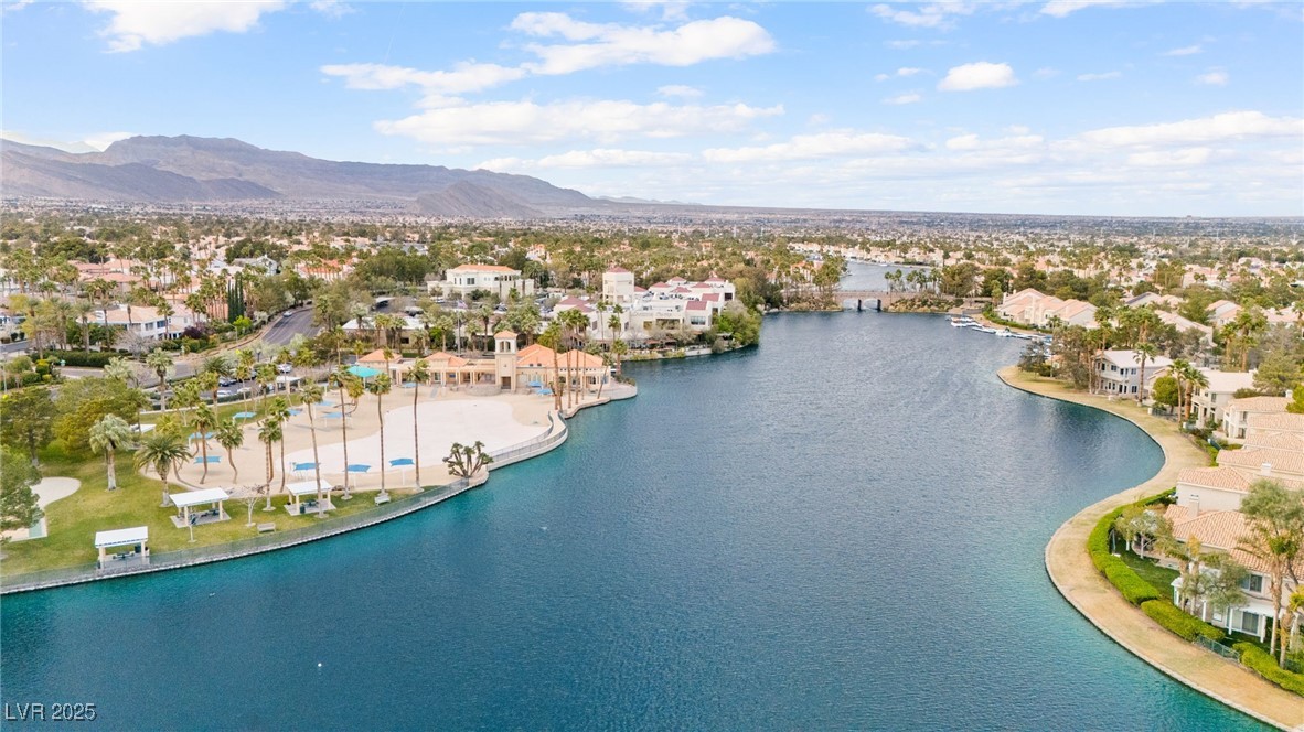 8117 Horizon Lake Drive