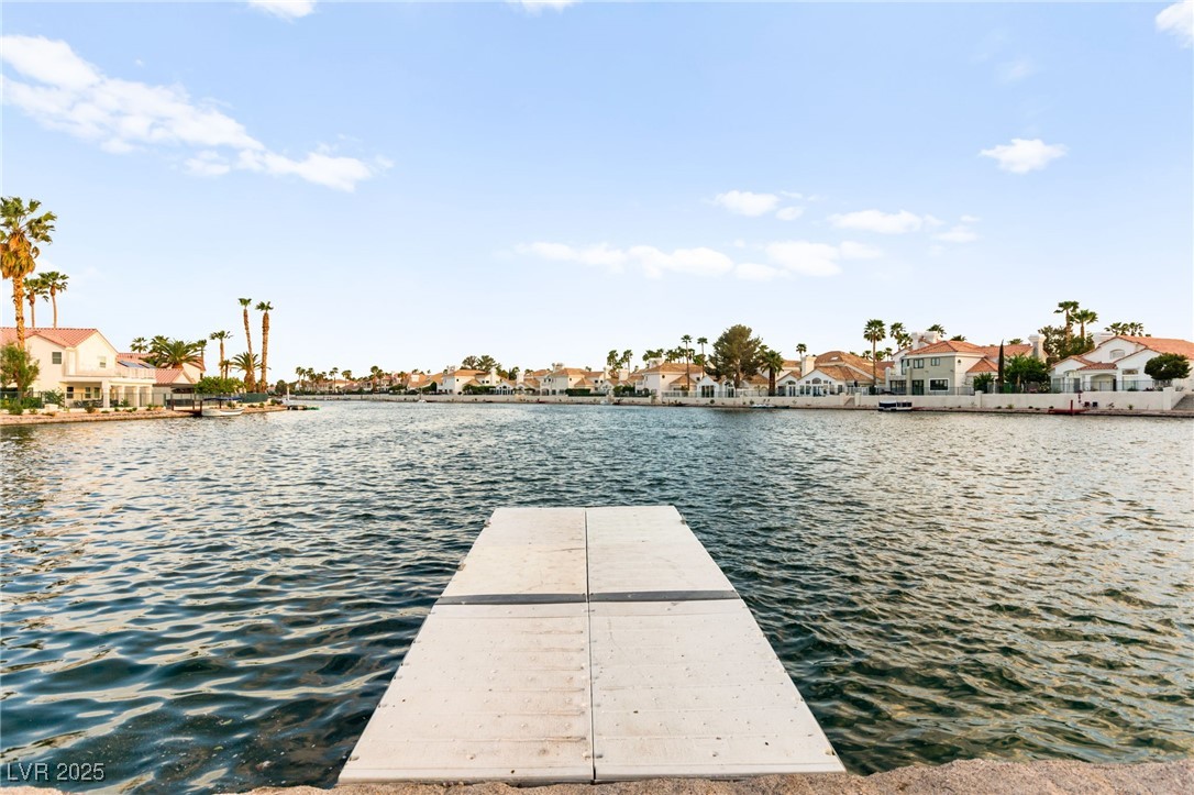 8117 Horizon Lake Drive