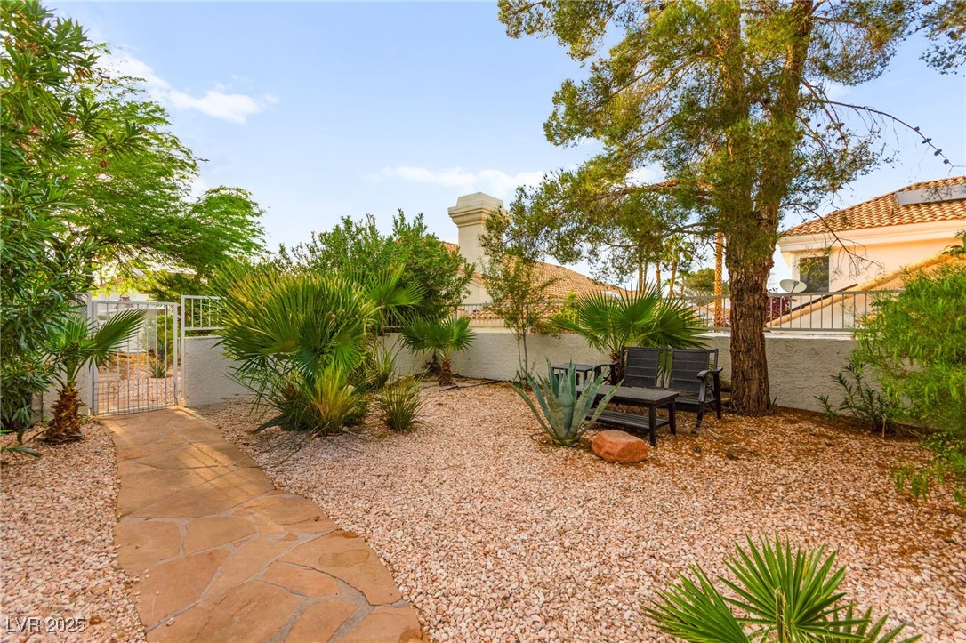 8117 Horizon Lake Drive