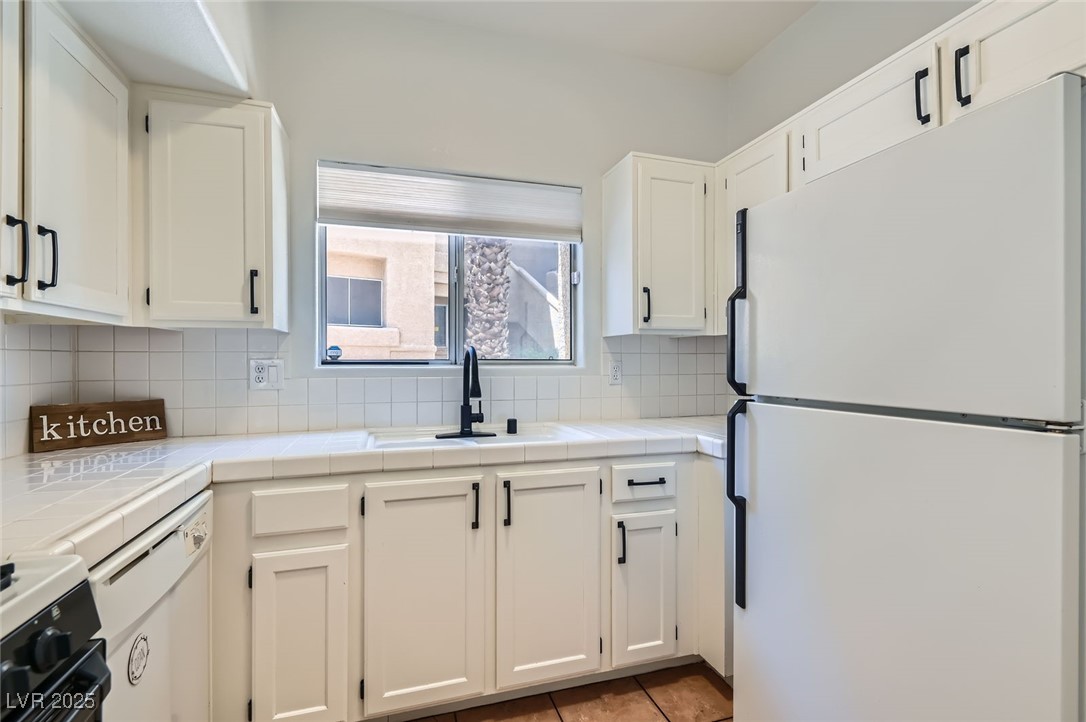 900 Heavenly Hills Court 112