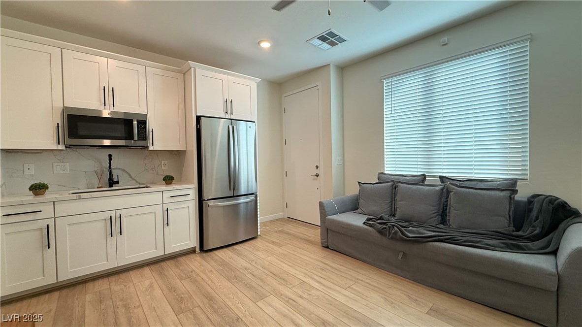 12428 Lincoln Creek Avenue