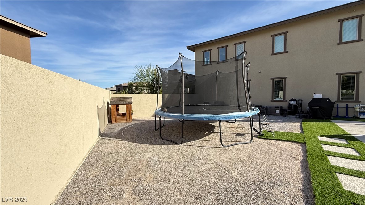12428 Lincoln Creek Avenue