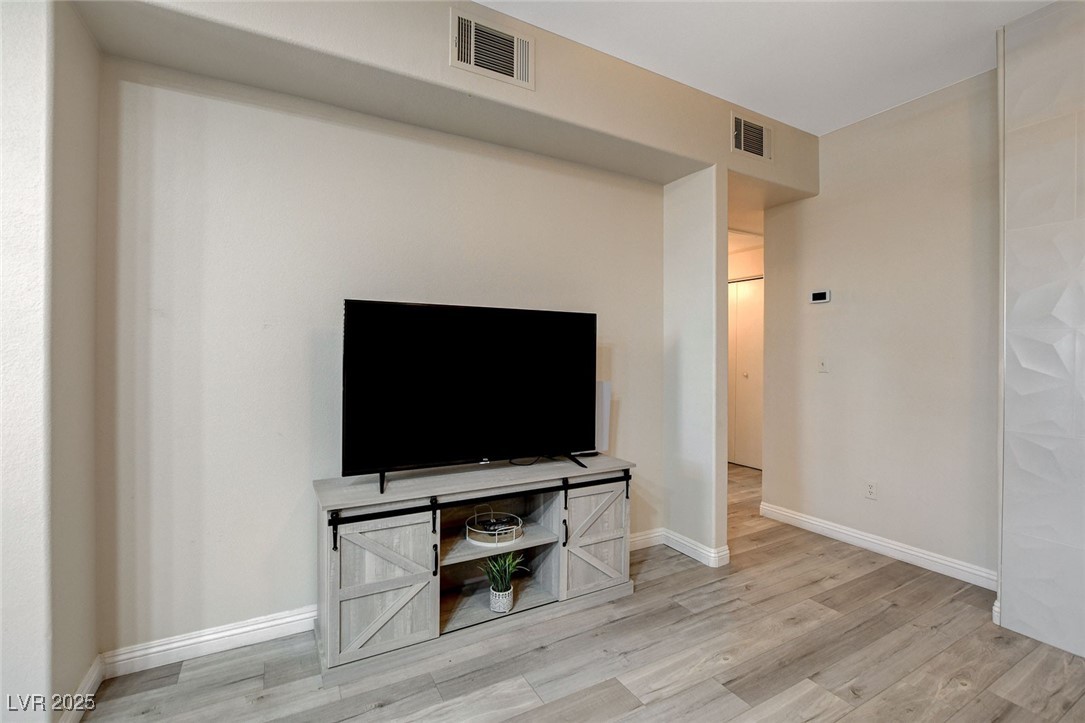 9050 West Warm Springs Road 1074