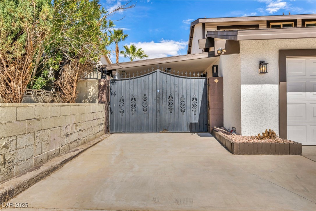 3916 Green Leaf Drive