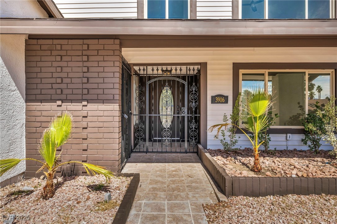 3916 Green Leaf Drive