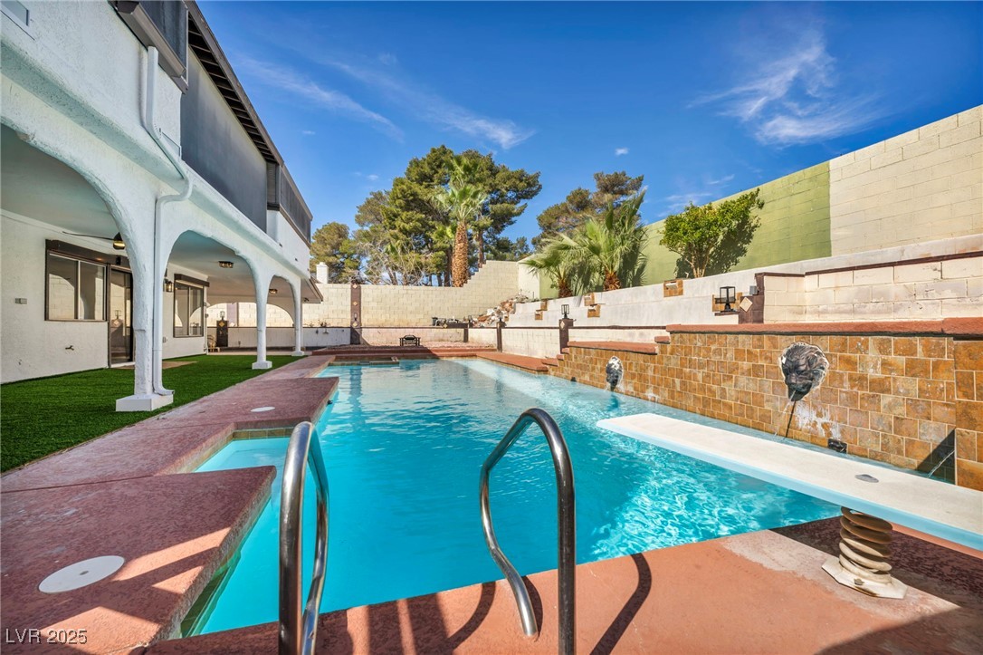 3916 Green Leaf Drive