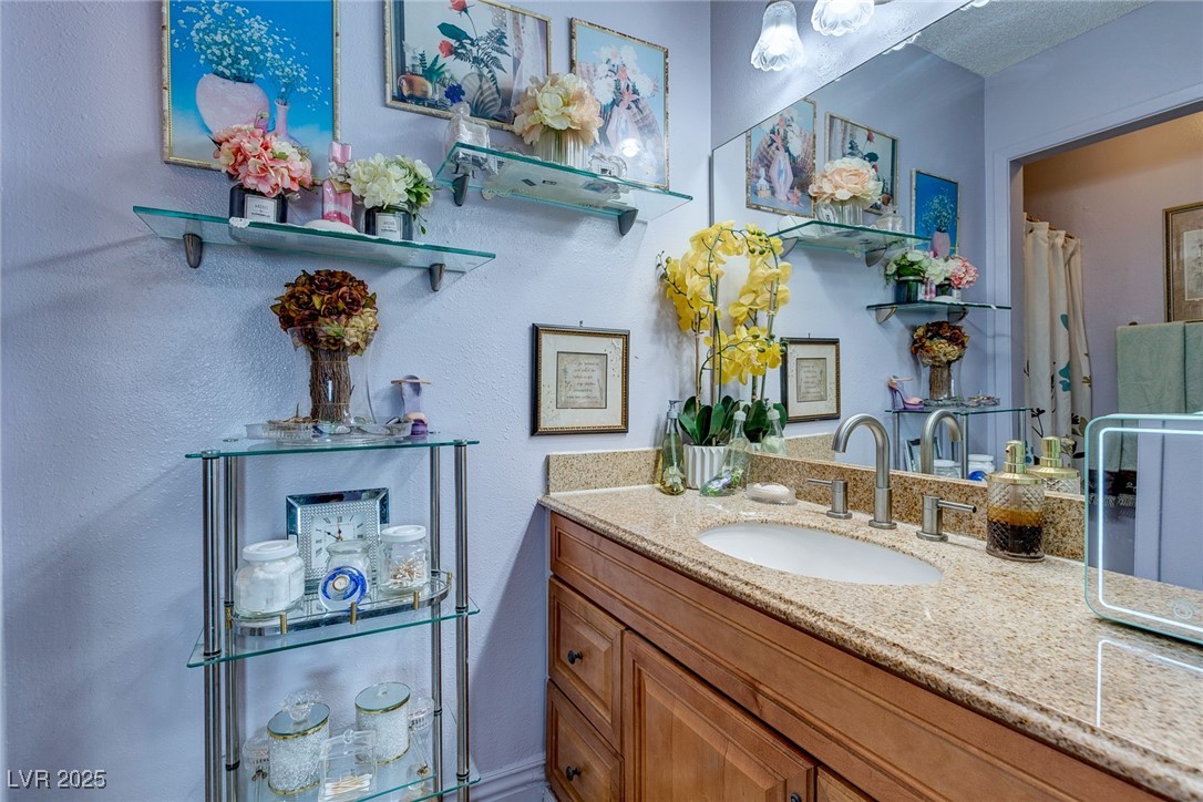 604 North Torrey Pines Drive