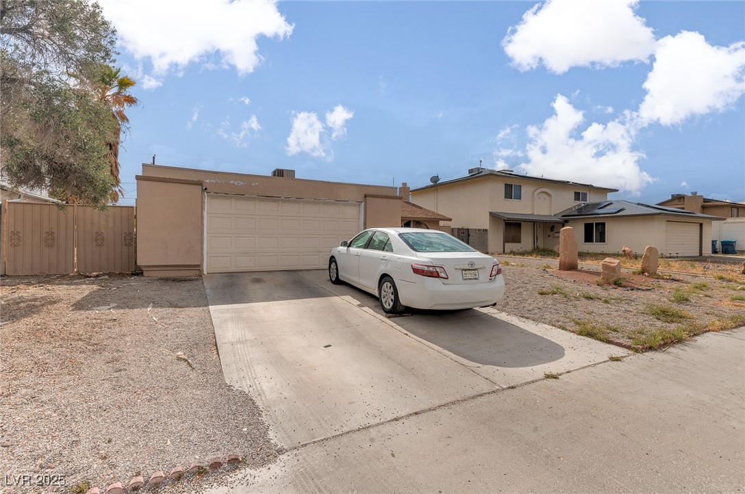 604 North Torrey Pines Drive