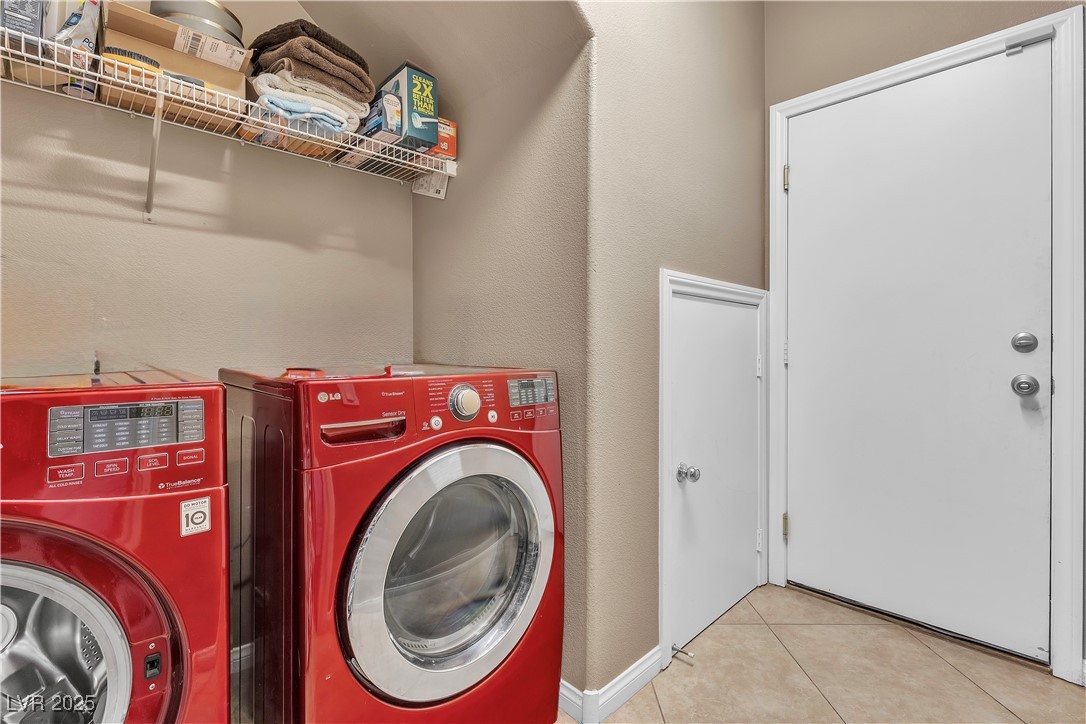 9541 Vast Valley Avenue