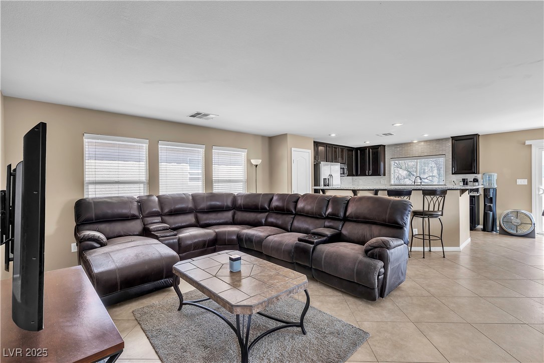 9541 Vast Valley Avenue