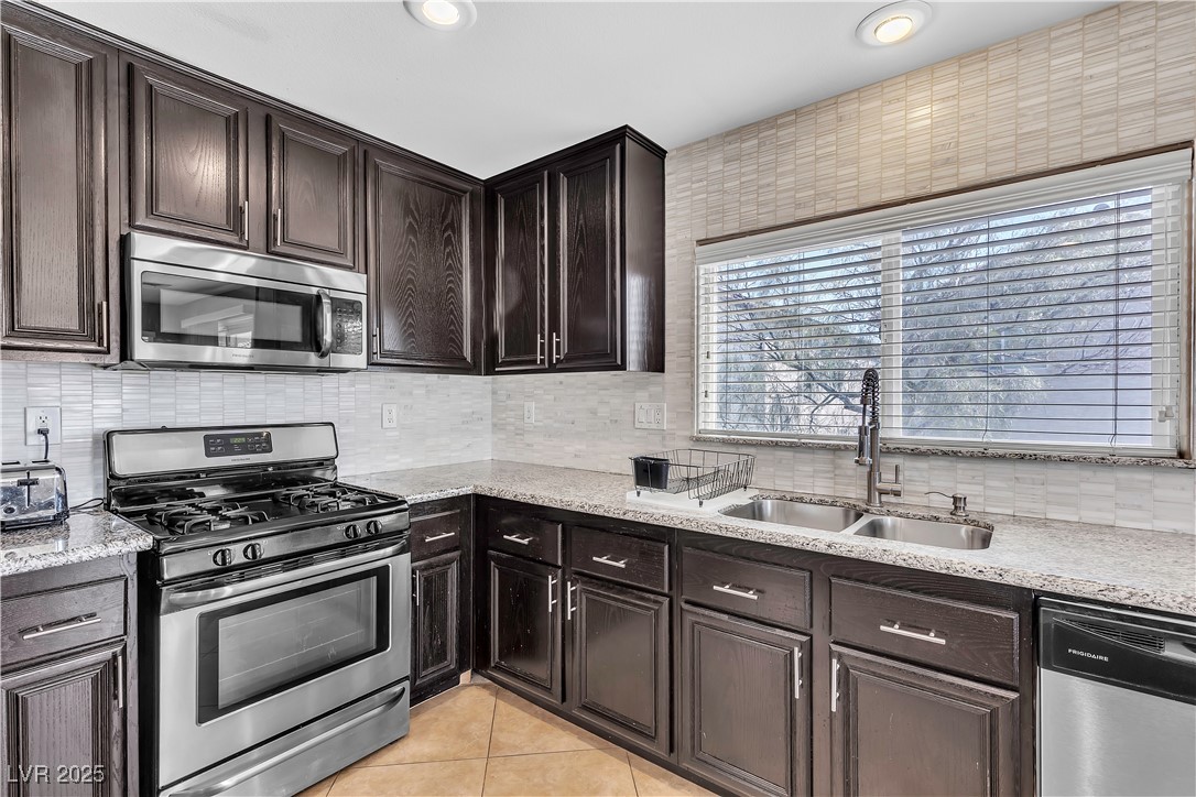 9541 Vast Valley Avenue