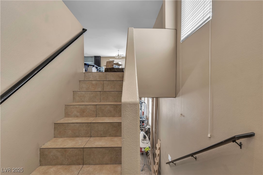 9541 Vast Valley Avenue