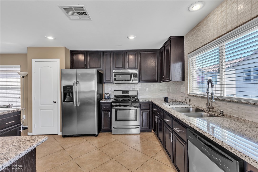 9541 Vast Valley Avenue