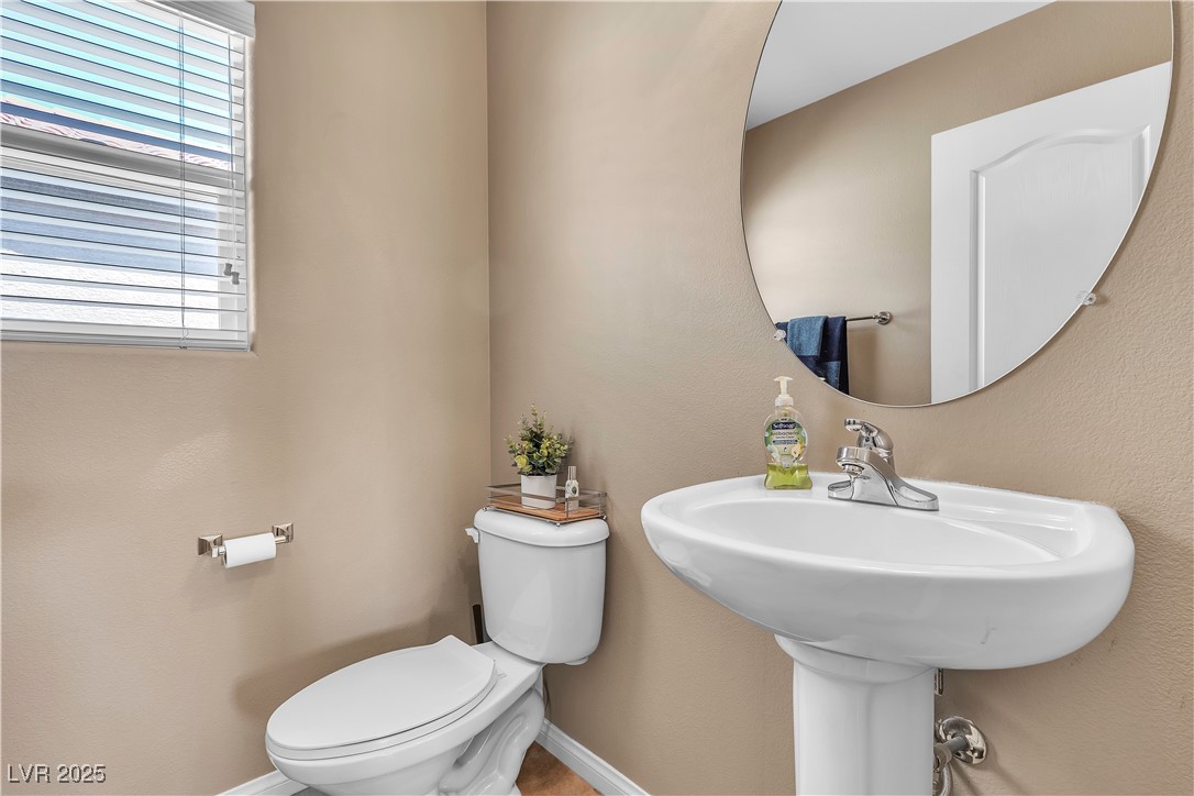 9541 Vast Valley Avenue