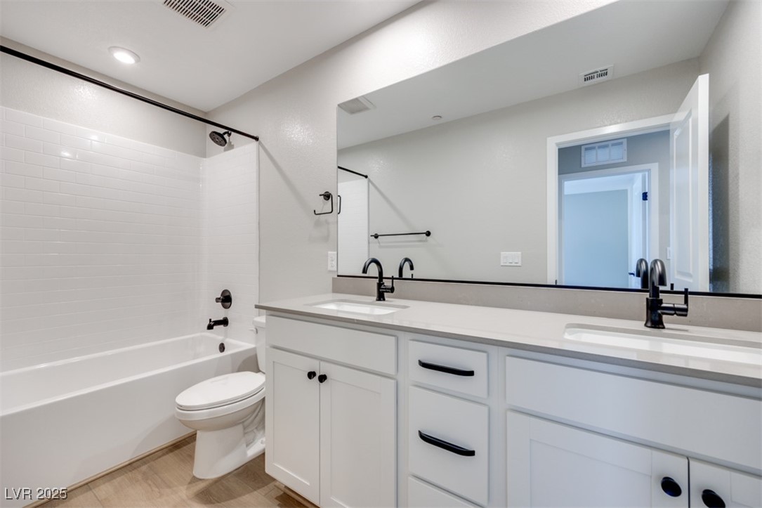 3357 Via Tizzoni Street