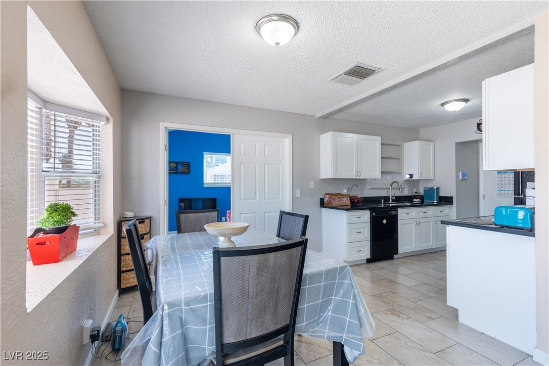 3143 La Mesa Drive