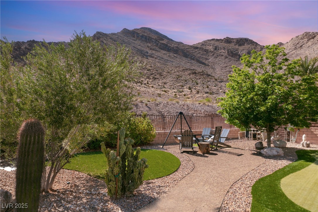 2927 The Peaks Lane