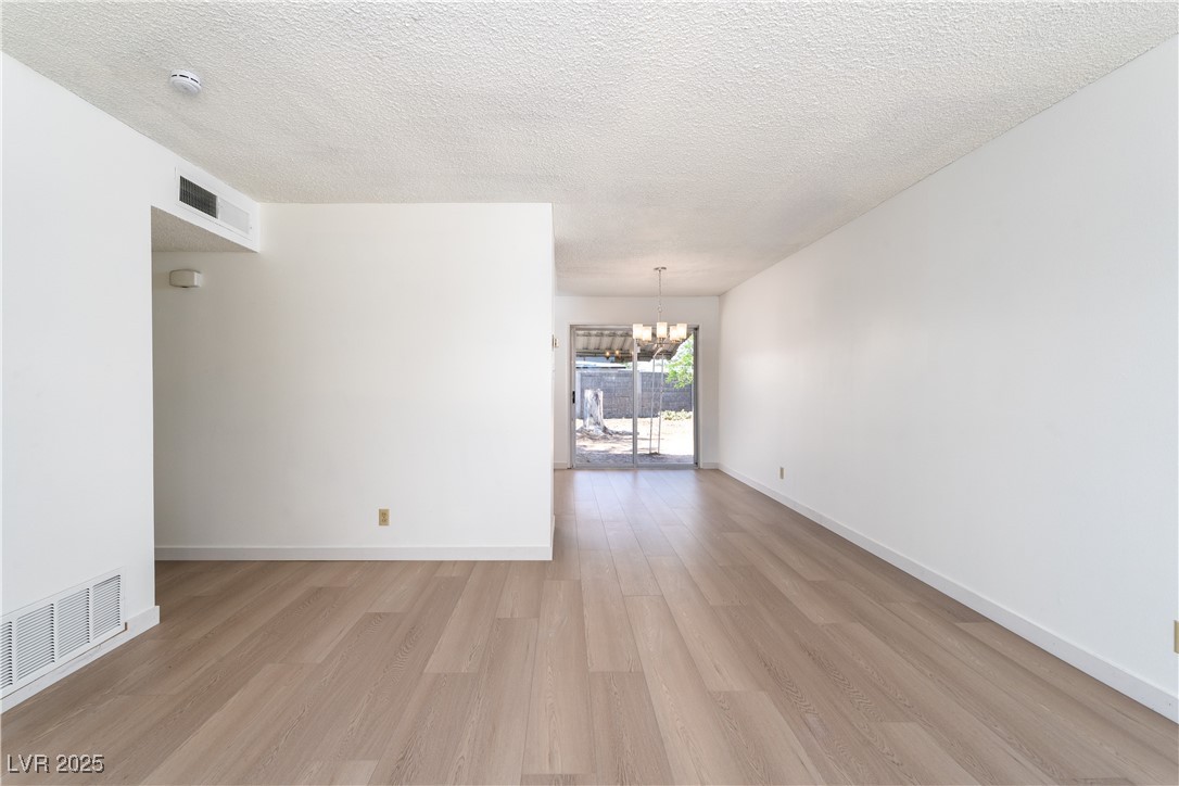 6121 Iris Circle
