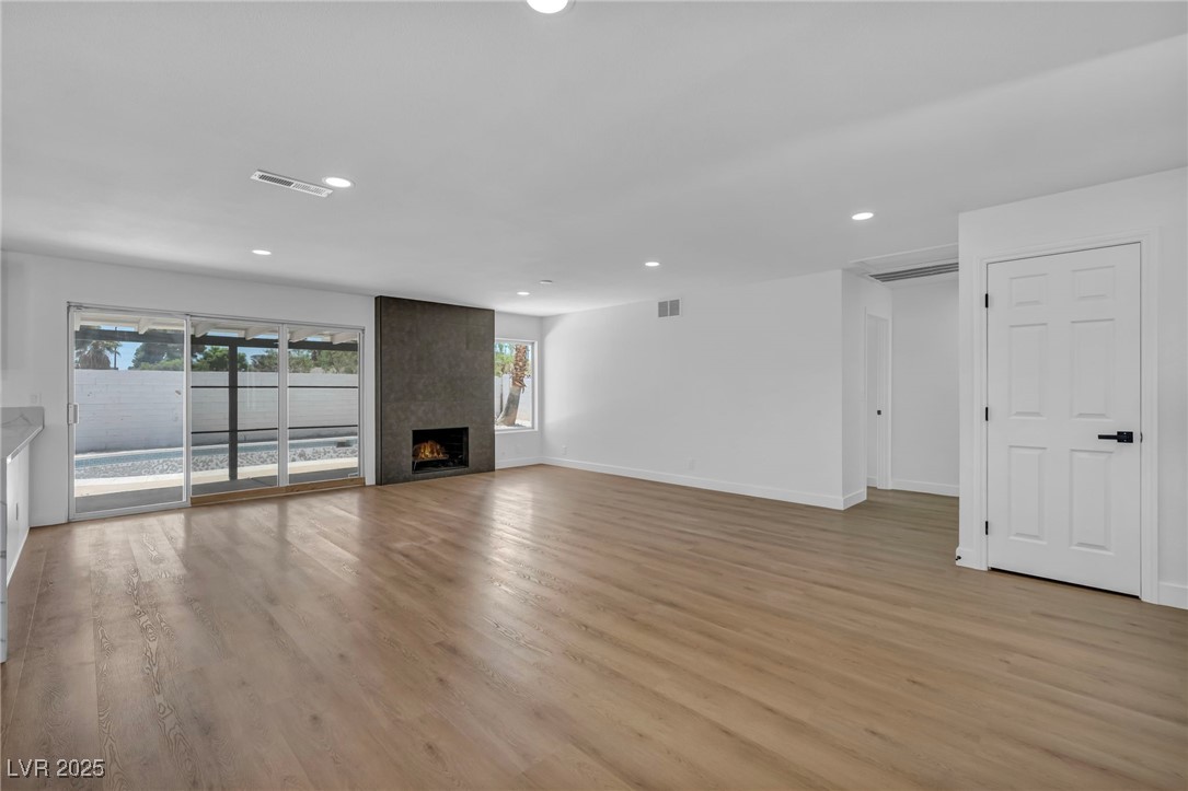 6939 Paddington Way