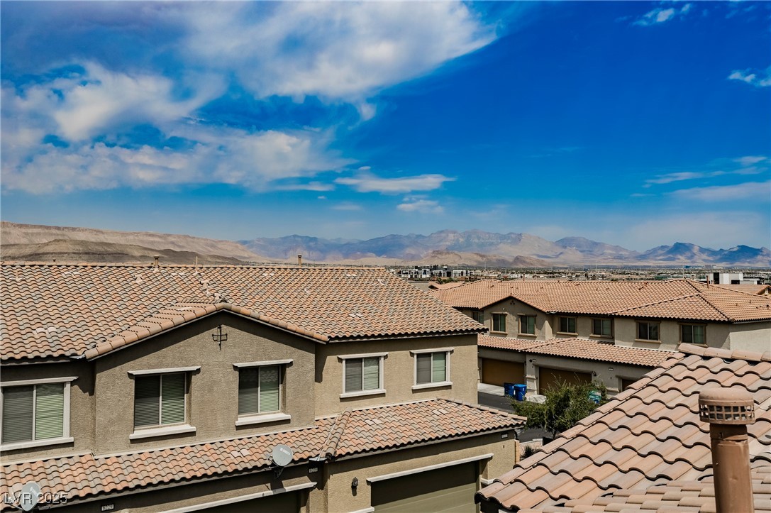 6228 Haiku Stairs Street