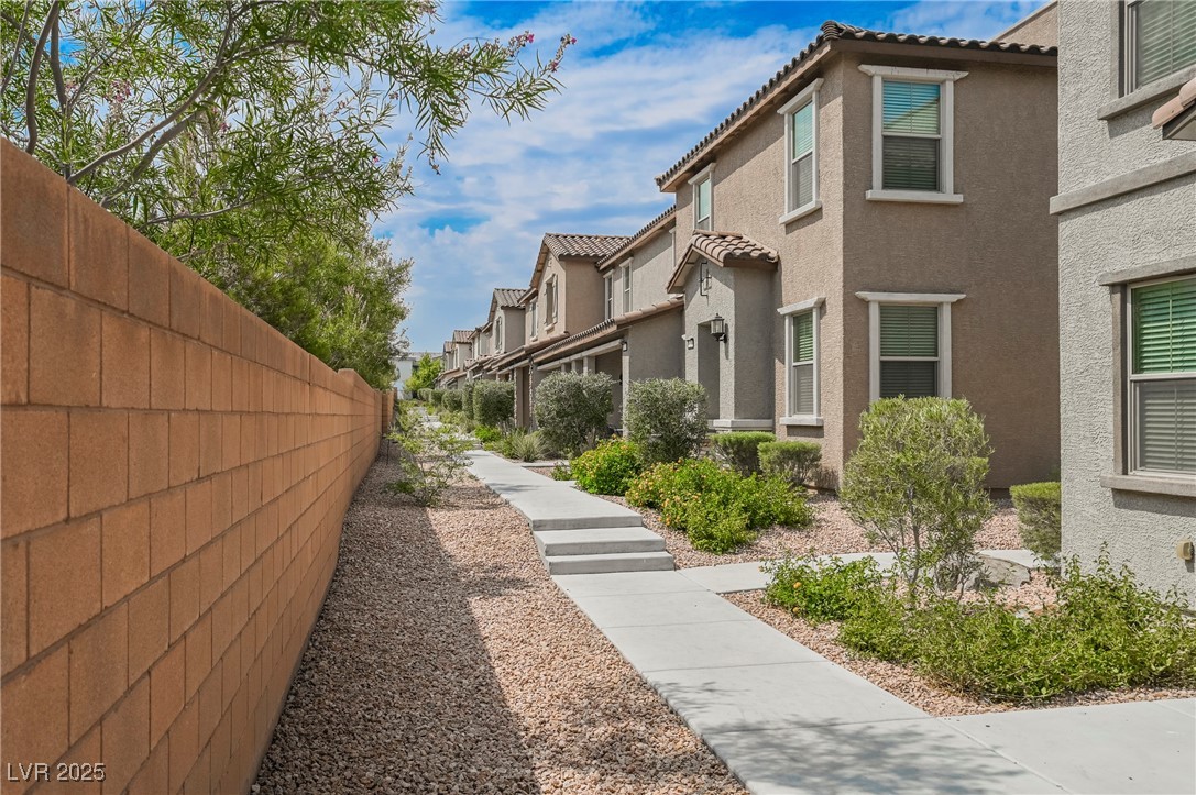 6228 Haiku Stairs Street