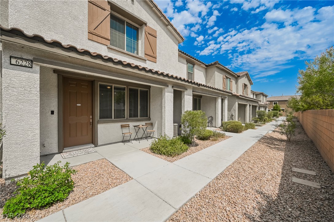 6228 Haiku Stairs Street