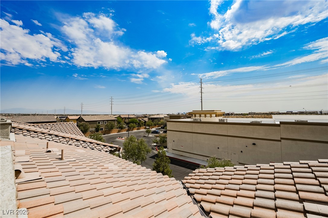 6228 Haiku Stairs Street