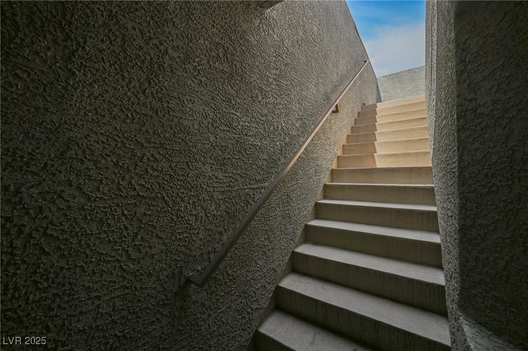 6228 Haiku Stairs Street