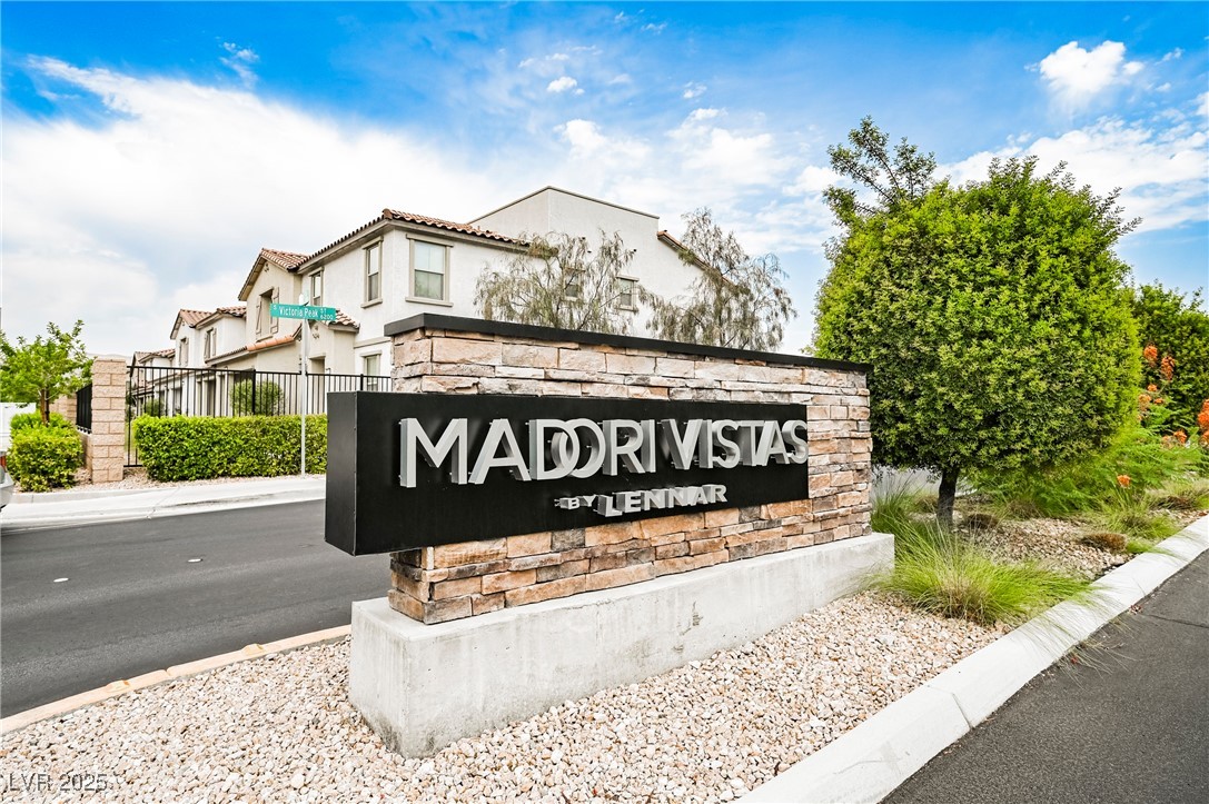 6228 Haiku Stairs Street