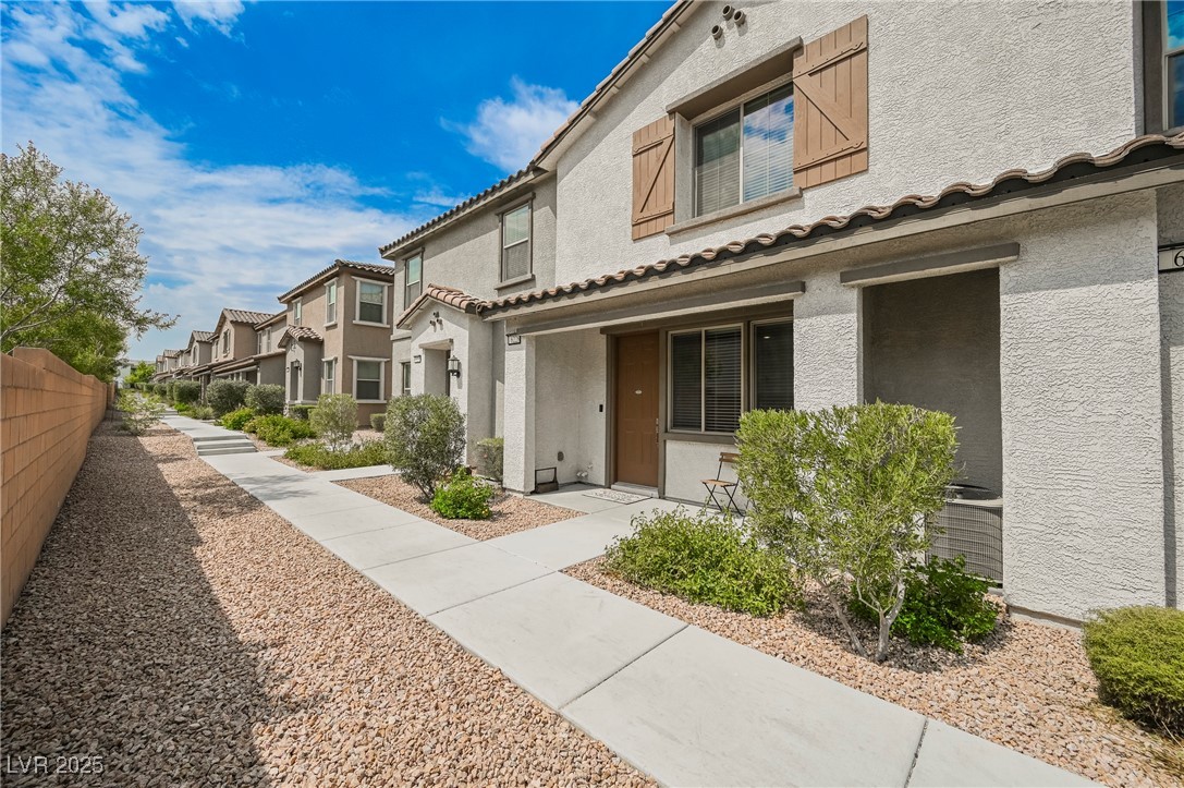 6228 Haiku Stairs Street