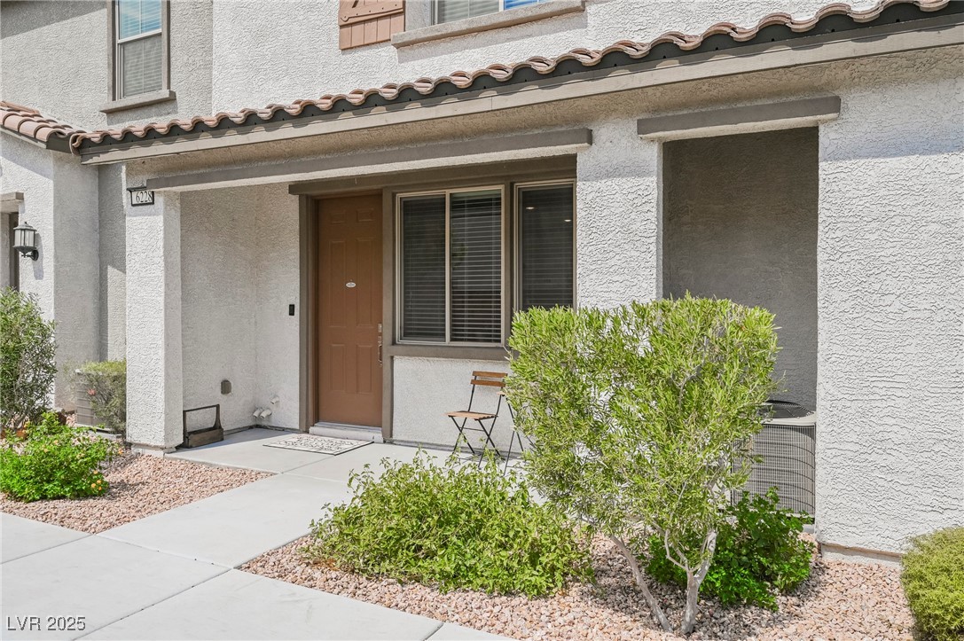 6228 Haiku Stairs Street