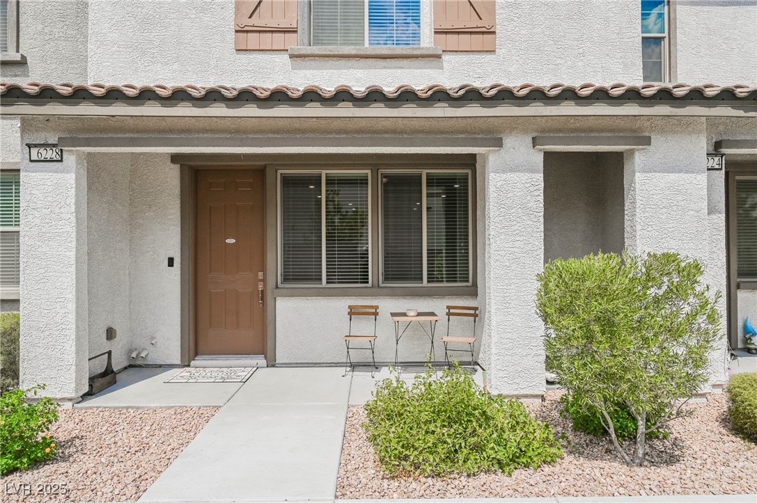 6228 Haiku Stairs Street