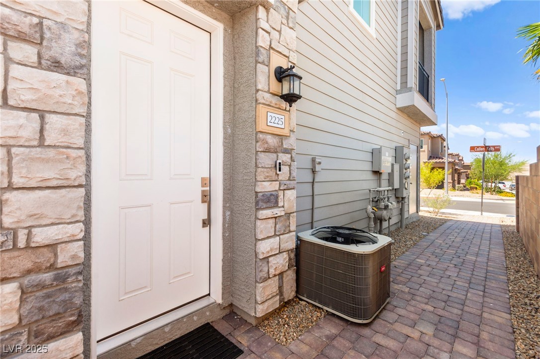 295 Callen Falls Avenue 2225