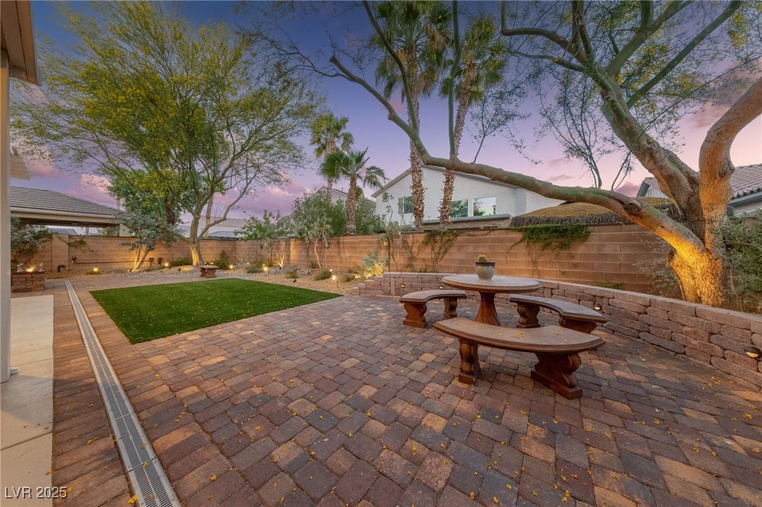5823 Falling Stream Avenue