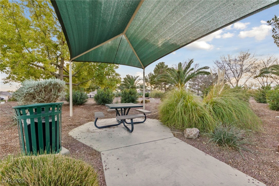 5823 Falling Stream Avenue